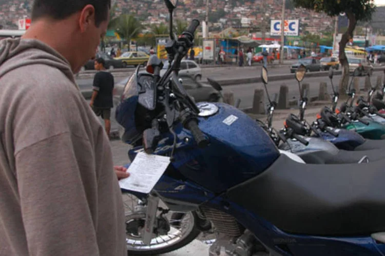 Concessionária de motos: vendas no atacado refletiram a situação de menor produção e ficaram 23,9% abaixo do mês anterior (Andre Vieira/Bloomberg News)