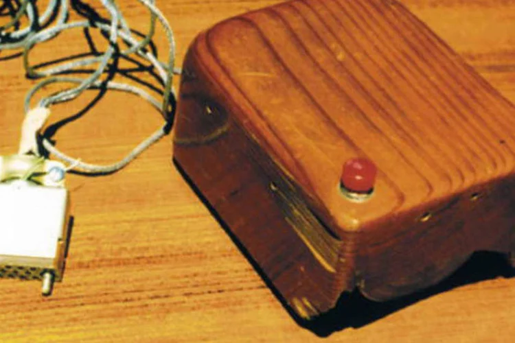 Englebart nunca recebeu royalties para o mouse, que foi patenteado pela SRI e, posteriormente, licenciado para a Apple Computer (Getty Images)