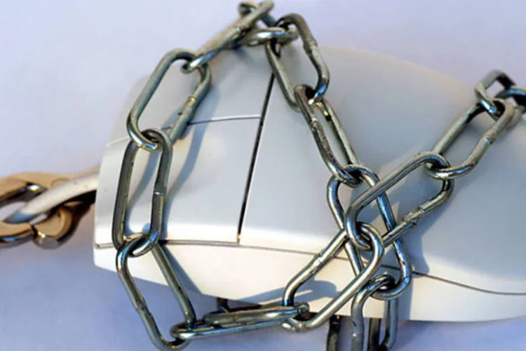Os hackers enganaram os mecanismos de segurança do Mac e do Windows para invadir os computadores (Armin Hanisch)