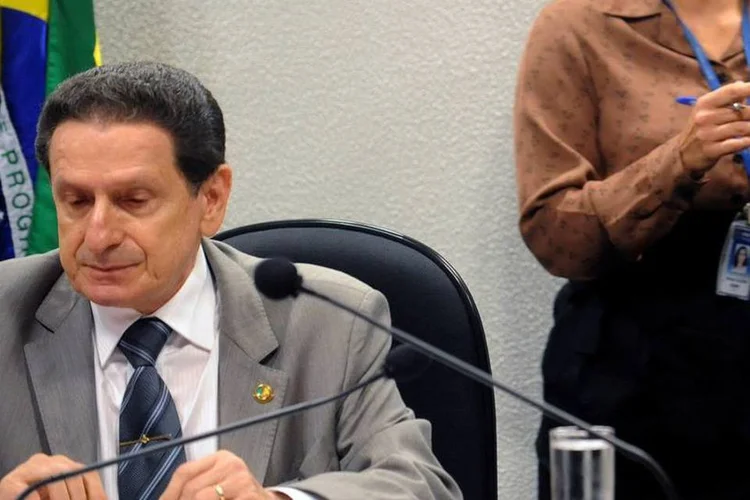 Mozarildo, opositor do governo José de Anchieta Júnior (PSDB), afirma que o processo de retomada de sua fazenda é uma "vingança" do chefe do Executivo
