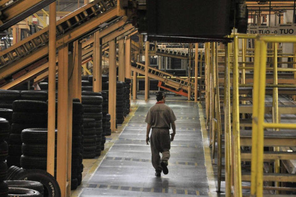 Confiança da indústria sobe 3,6%, mas recuperação é incerta