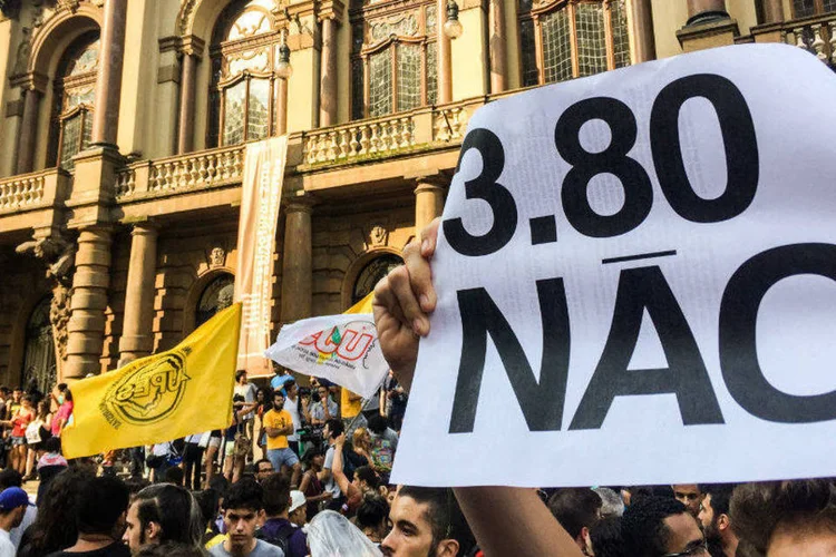 
	Ato do MPL em S&atilde;o Paulo, em 08/01: hoje manifestantes se dispersaram para ruas do entorno da Avenida Paulista
 (Paulo Pinto/Fotos Públicas)