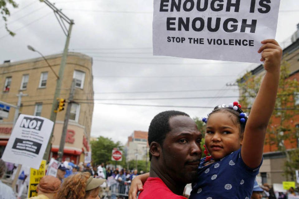 Milhares protestam em Nova York por morte de negros
