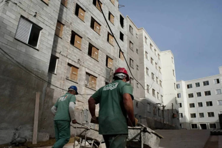 
	Obras da PDG: entre outubro e dezembro de 2013, as vendas l&iacute;quidas da companhia somaram 1,2 bilh&atilde;o de reais, ante 623 milh&otilde;es de reais um ano antes
 (.)