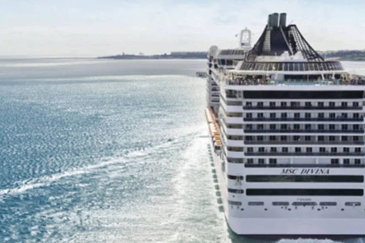 Navio MSC Divina: além de cabine decorada por Sophia Loren, embarcação tem piscina "infinita" (Divulgação)