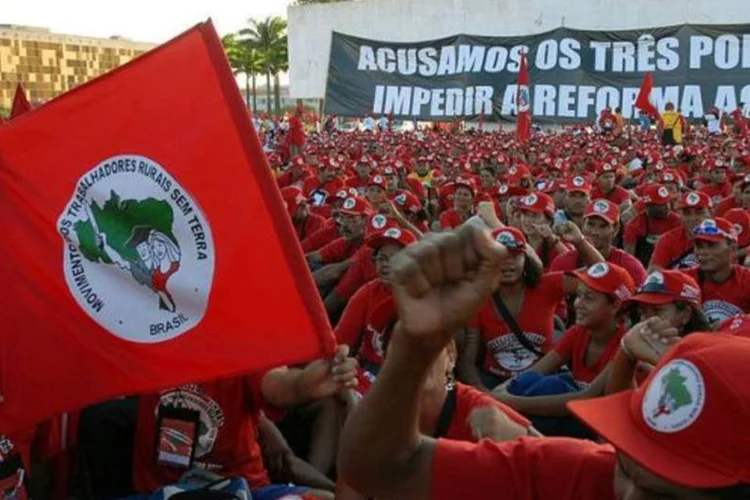 
	Militantes do&nbsp;MST: Governo Dilma pode fechar o ano sem arrecadar terras para a reforma agr&aacute;ria
 (ARQUIVO/WIKIMEDIA COMMONS)