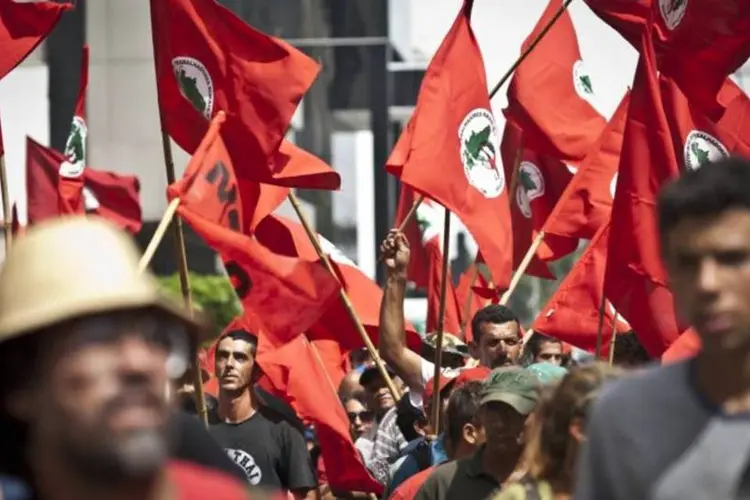Integrantes Movimento dos Trabalhadores Rurais Sem Terra (MST) protestam em São Paulo: manifestantes ficarão em uma escola do bairro do Butantã (Marcelo Camargo/ABr)
