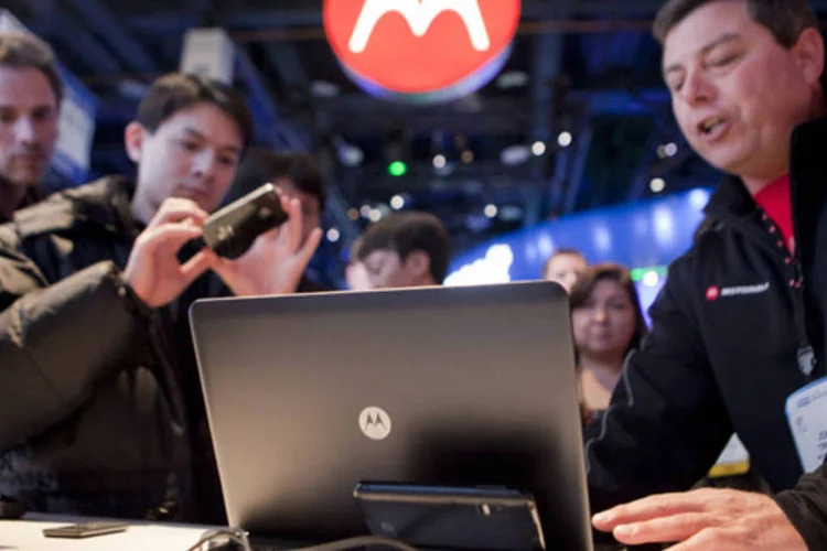 Motorola: vendas corporativas, que responderam por um terço da receita da empresa no ano passado, caíram 5%o, para US$656 milhões (Bloomberg)