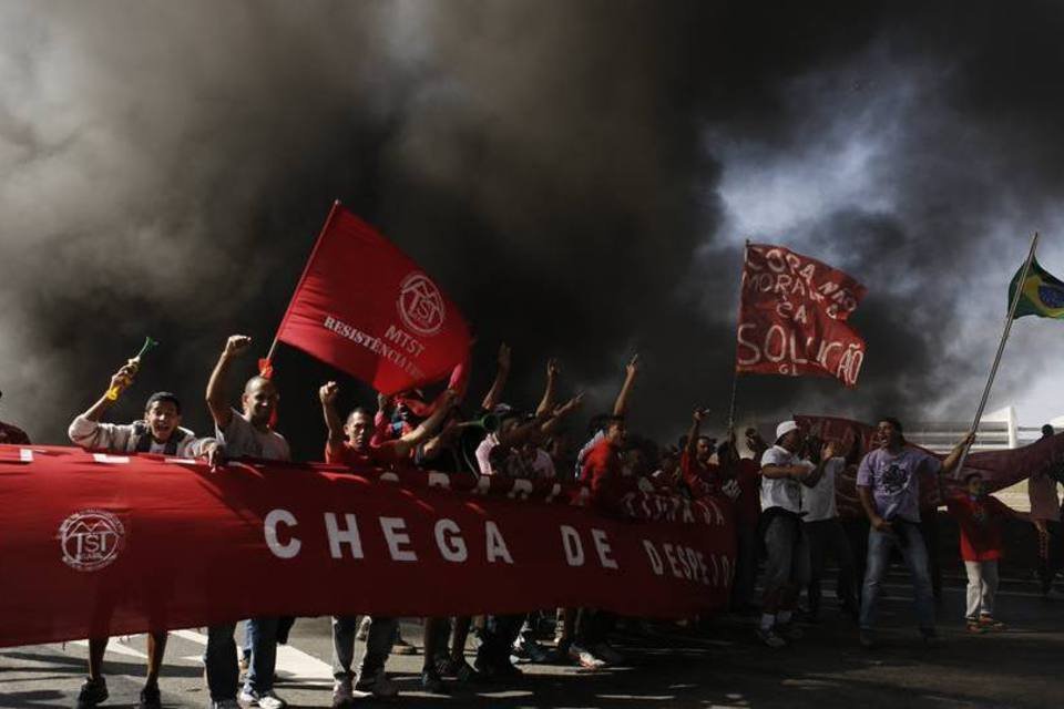 Movimentos prometem mais protestos contra gastos da Copa
