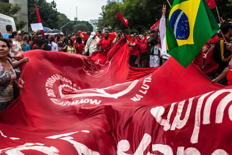 
	Integrantes do MTST durante ato contra a especula&ccedil;&atilde;o imobili&aacute;ria, em S&atilde;o Paulo
 (Oliver Kornblihtt/Midia NINJA/Creative Commons)