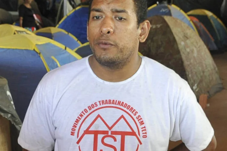 Dirigente nacional do MTST, em prédio ocupado em Brasília: “Nós precisávamos de um prazo de pelo menos três meses para negociar com o governo", declarou Edson Silva. (Antonio Cruz/ABr)