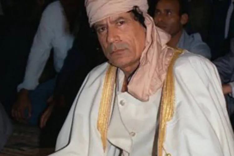 Kadafi foi enterrado na noite de segunda-feira em um local secreto, mas a morte ainda provoca polêmicas
 (Pascal Guyot/AFP)