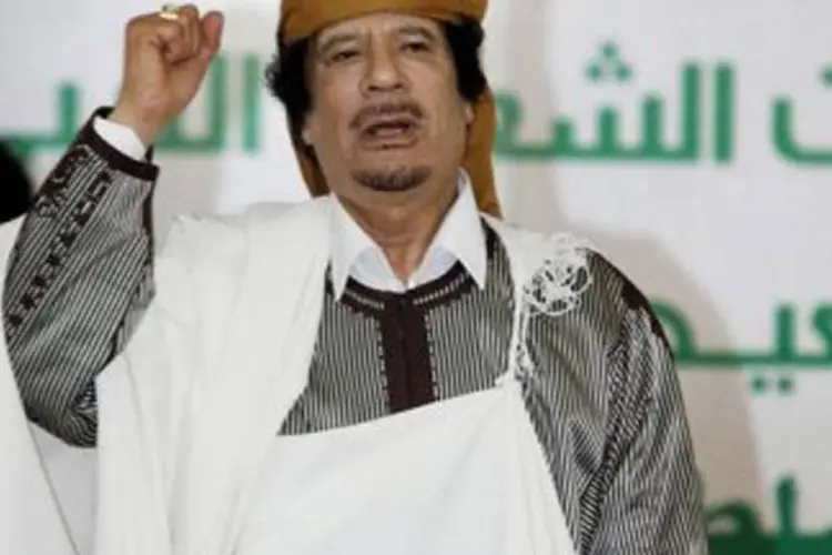 Kadafi: tropas do ditador foram atacadas em região próxima à capital (Mahmud Turkia/AFP)