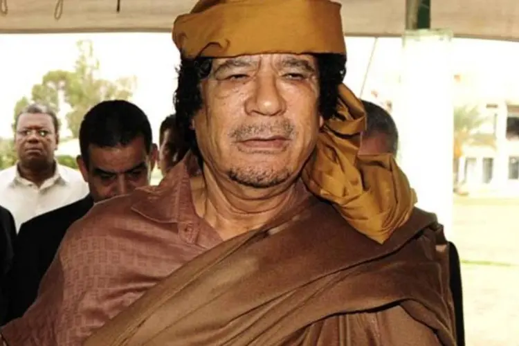 Dois ministros já renunciaram para pedir a saída de Muammar Kadafi (Getty Images)