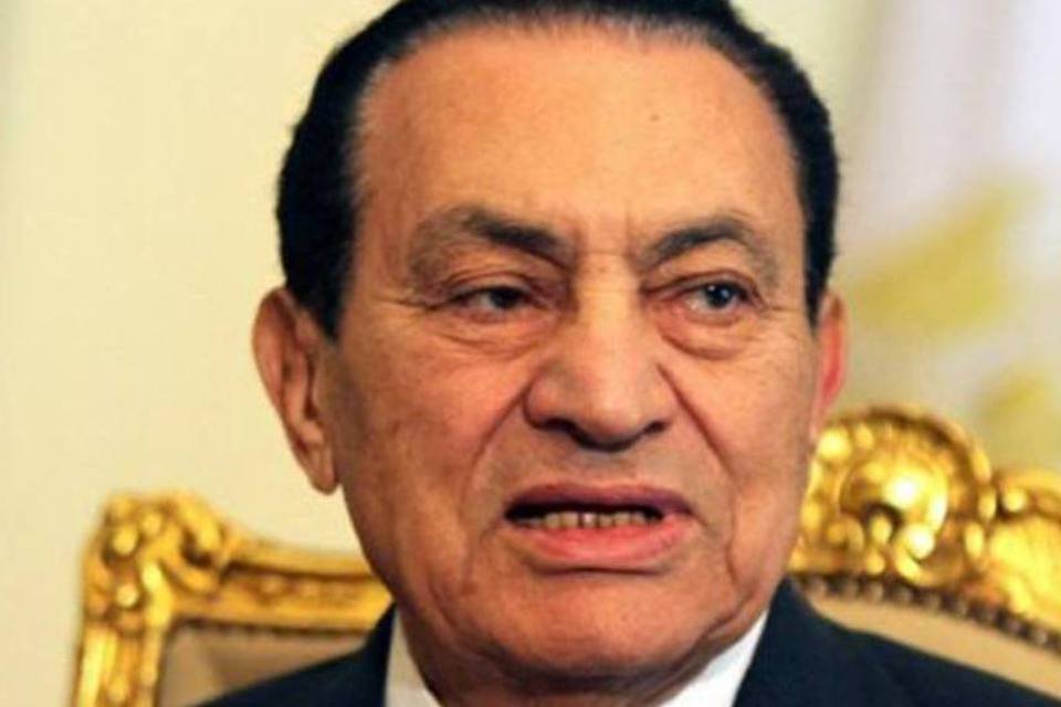 Mubarak e seus filhos são detidos pela Polícia no Egito