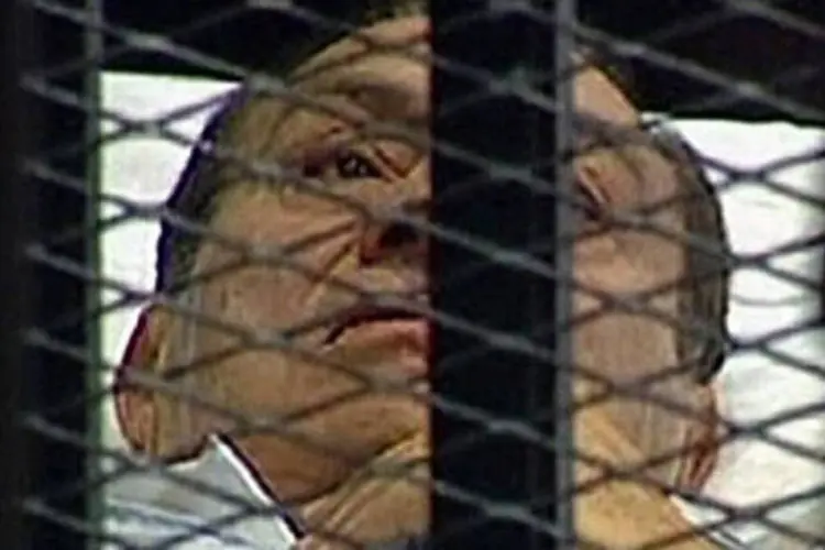 Filhos de Mubarak tentaram ocultar sua presença na sala (AFP)