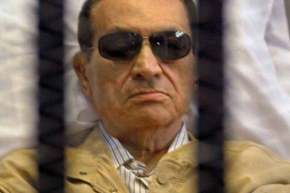 Mubarak sofre duas paradas cardíacas
