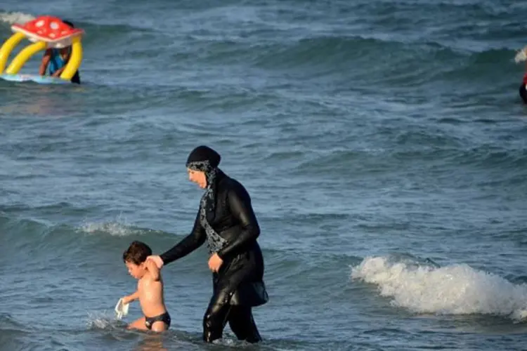 
	Burkini: dois grupos pelos direitos humanos apelaram ao Conselho de Estado para reverter as medidas, consideradas por eles discriminat&oacute;rias
 (Getty Images)