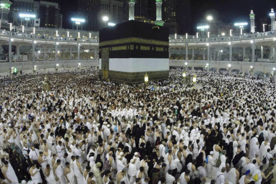 
	Peregrinos mu&ccedil;ulmanos durante o Hajj, em Meca, na Ar&aacute;bia Saudita: no dia 11 de setembro, 109 pessoas faleceram e 400 ficaram feridas quando uma gigantesca grua desabou na Grande Mesquita
 (Muhammad Hamed/Reuters)