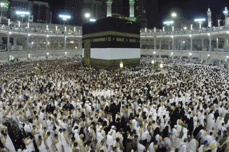 
	Peregrinos mu&ccedil;ulmanos durante o Hajj, em Meca, na Ar&aacute;bia Saudita: o hajj deste ano est&aacute; marcado, mesmo antes de seu in&iacute;cio, pela queda de uma gigantesca grua na Grande Mesquita de Meca
 (Muhammad Hamed/Reuters)