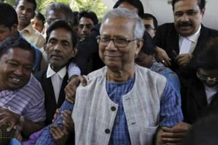 Muhammad Yunus, o "banqueiro dos pobres", não quer sair do Grameen Bank (Strdel/AFP)