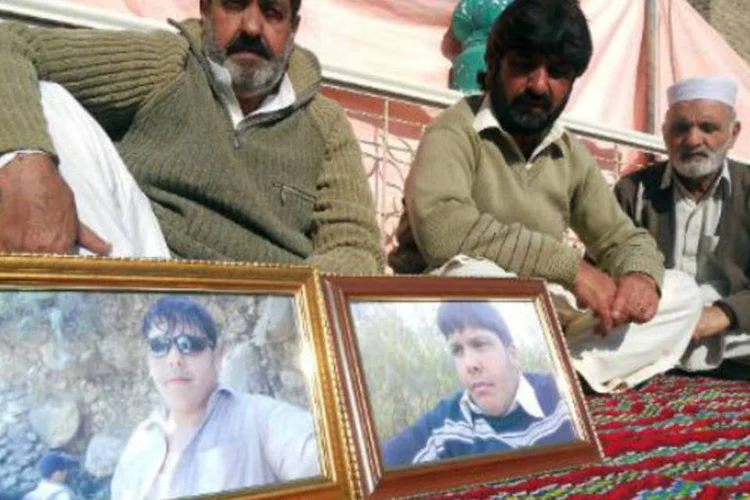 
	Mujahid Ali, pai de Aitzaz Hassan: o&nbsp;jovem conseguiu deter o homem, que detonou o colete de explosivos a cerca 150 metros da escola
 (AFP)