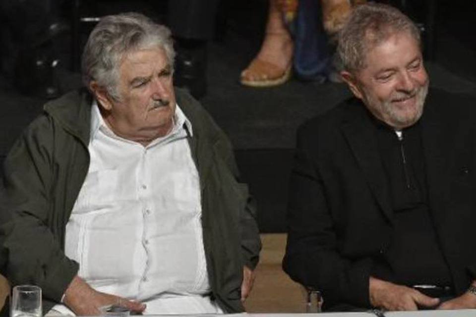 Mujica nega ter conversado com Lula sobre mensalão