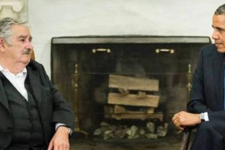 
	Jos&eacute; Mujica, &eacute; recebido pelo presidente Barack Obama:&nbsp;&quot;Oito milh&otilde;es de pessoas por ano morrem por causa do cigarro em todo o mundo. (...) &Eacute; um assassinato em massa&quot;, disse o&nbsp;presidente do Uruguai
 (AFP)
