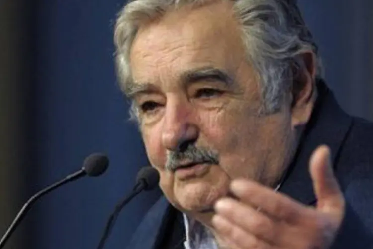 
	O presidente uruguaio, Jos&eacute; Mujica: &quot;esta velha &eacute; pior que o vesgo&quot;, disse Mujica sobre Cristina e Nestor Kirchner quando achou que o microfone estava desligado
 (Juan Mabromata/AFP)
