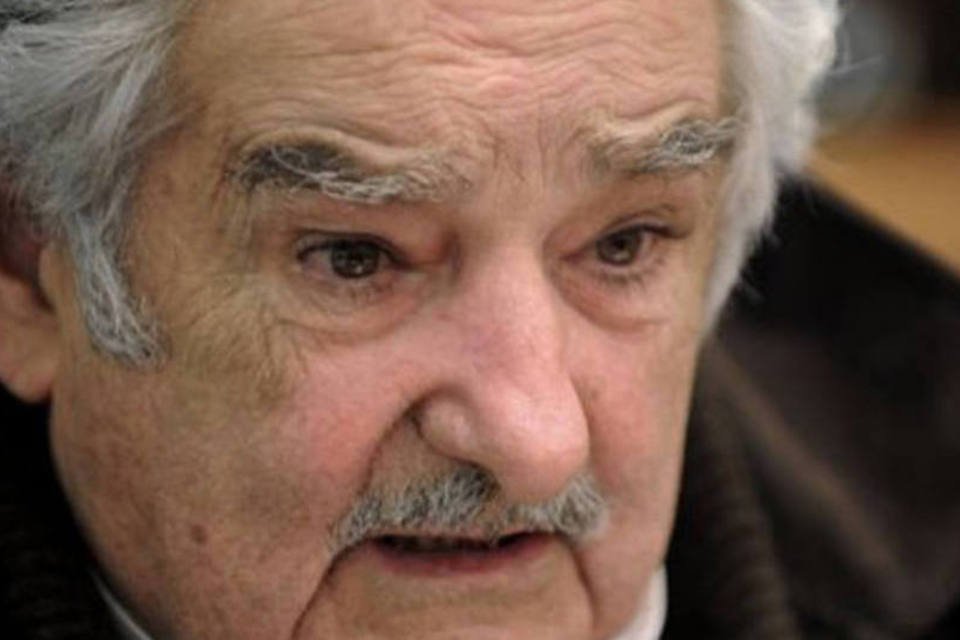 Mujica quer viajar para Cuba para apoiar Chávez