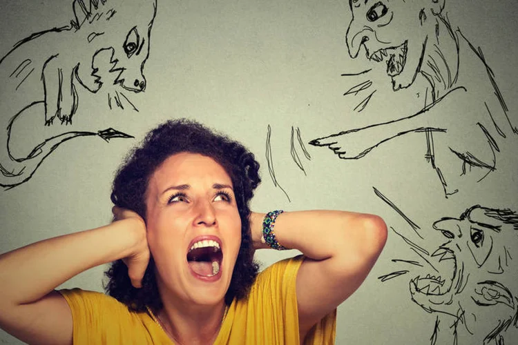 
	Fantasmas assustam mulher: Descontrole emocional pode te impedir de ganhar dinheiro
 (Thinkstock/SIphotography)