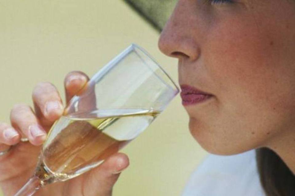 Consumo de álcool eleva risco de câncer de mama em jovens
