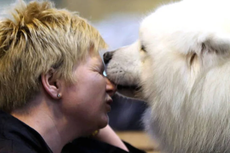 
	Cachorro e sua dona: sepultamento dos animais ser&aacute; permitido junto aos donos - no mesmo jazigo
 (Getty Images)