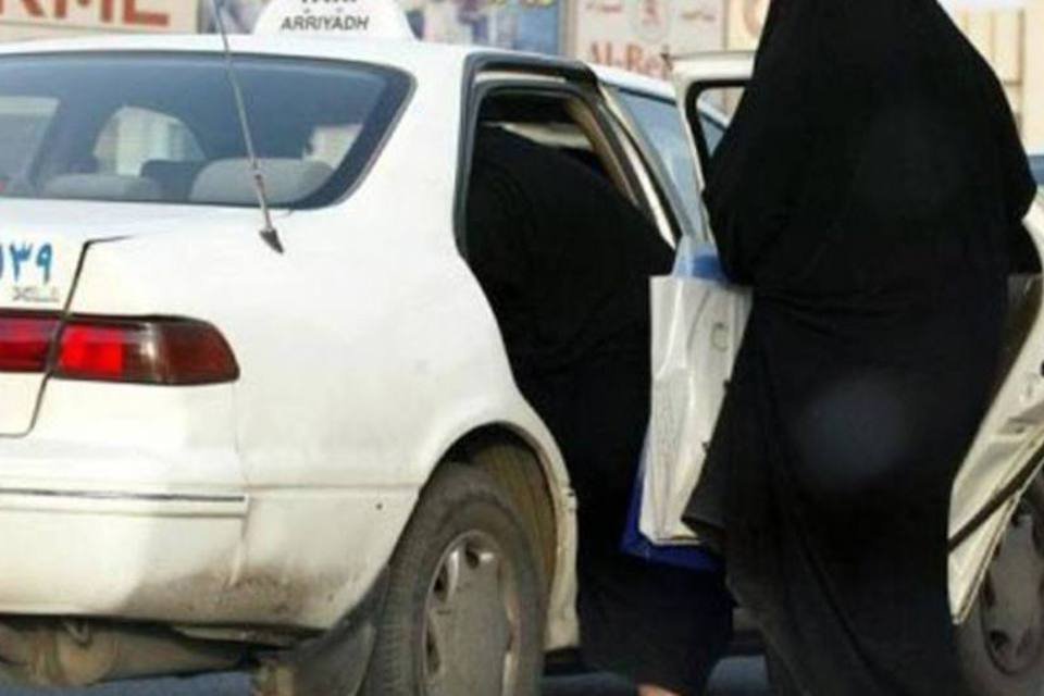 Mulher é acusada de dirigir na Arábia Saudita