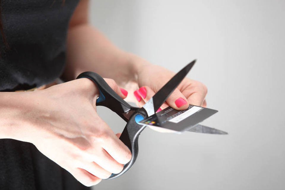 Como sair do vermelho e montar uma reserva de emergência: guia analítico