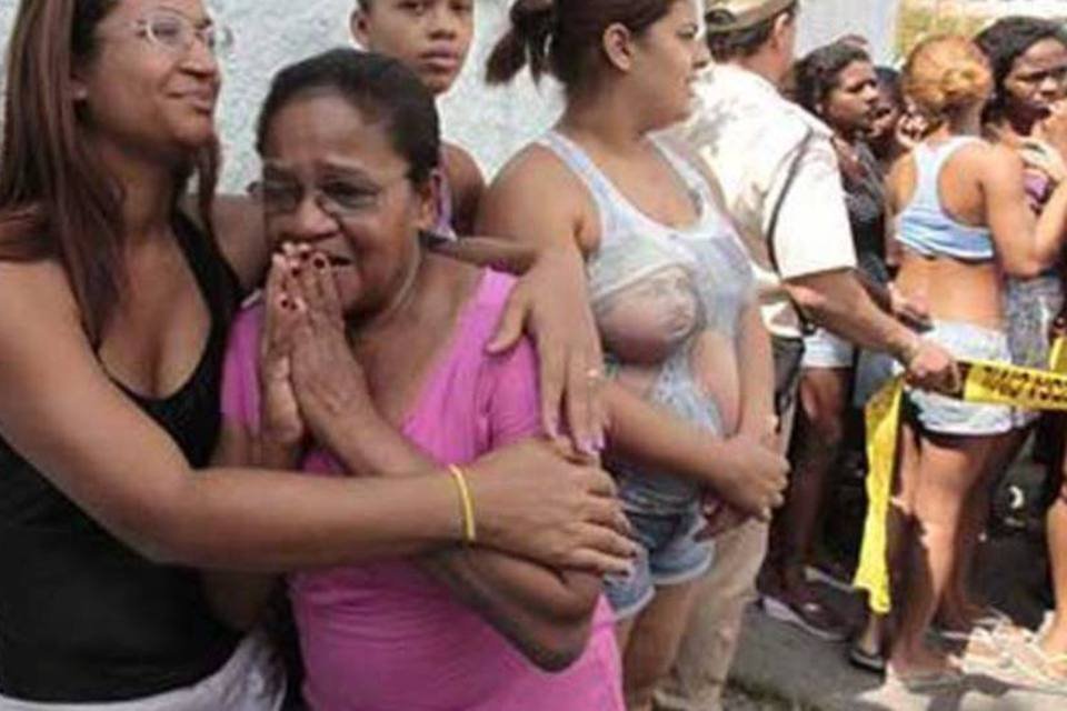 Rio vela e enterra hoje vítimas da tragédia na escola em Realengo