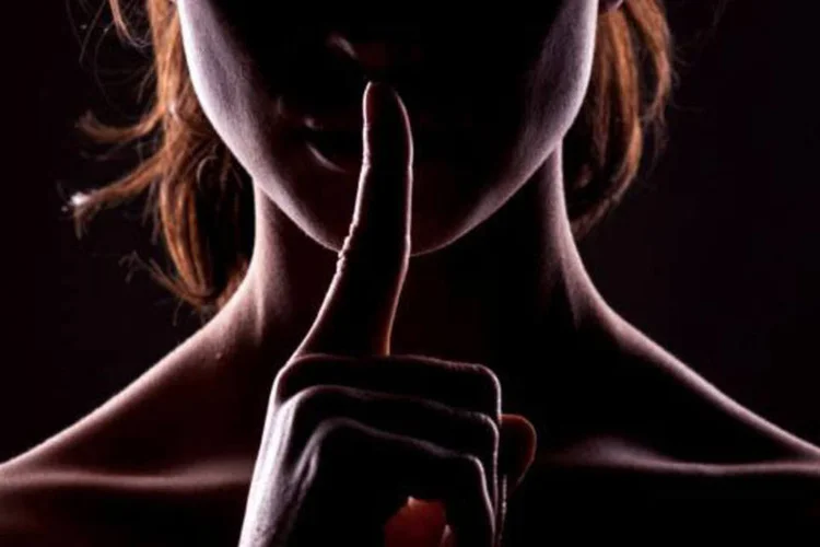 
	Chega de sil&ecirc;ncio: mulheres sofrem com diversos tipos de viol&ecirc;ncia, especialmente dentro de casa. Isoladas, n&atilde;o se sentem confort&aacute;veis para denunciar os crimes
 (iStock)