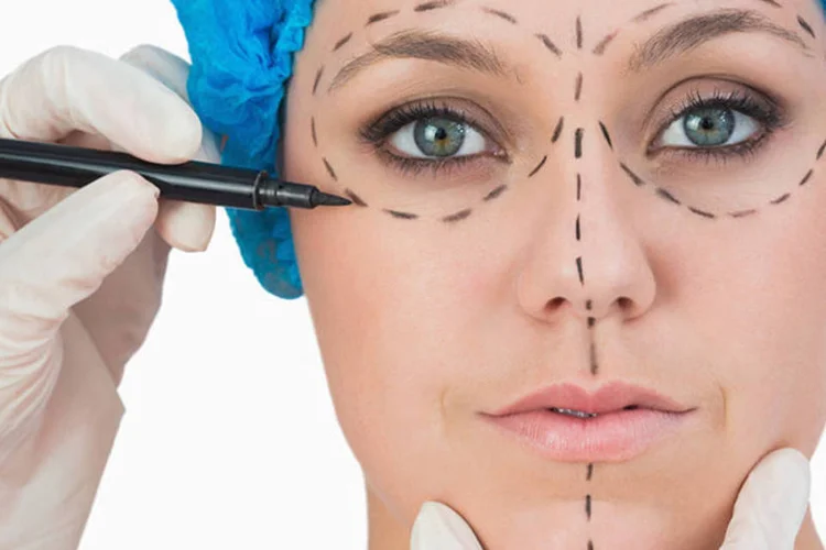 Cirurgia plástica: independente do procedimento, deve-se avaliar o paciente como um todo (Thinkstock/Getty Images)