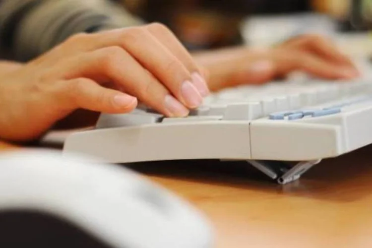 Ao escrever um e-mail profissional, não esqueça a discrição e evite excessos (Ariel da Silva Parreira/Getty Images)
