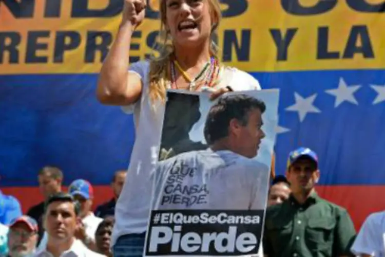 
	Lilian Tintori, esposa de Leopoldo L&oacute;pez: ela recusou prote&ccedil;&atilde;o oferecida por governo da Venezuela ap&oacute;s ser advertida que &eacute; &quot;alvo&quot; de mercen&aacute;rios
 (AFP)