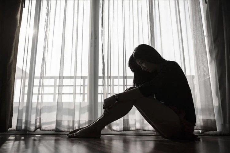 Segundo médicos, é importante não alimentar preconceitos sobre a depressão. Conscientização é o melhor caminho (Thinkstock)
