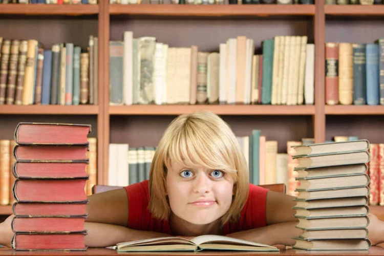 
	Mulher e livros: etimologia inusitada
 (Thinkstock)