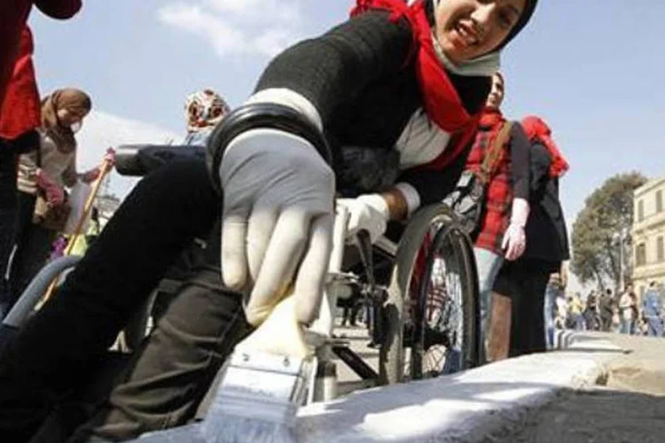 Comissão de direitos humanos do parlamento iraniano louva a "grande vitória do povo egípcio" (Reuters)