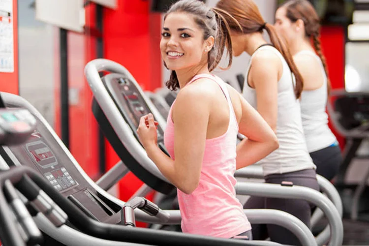 Esteira: até 700 calorias em 1 hora de treino (Thinkstock)