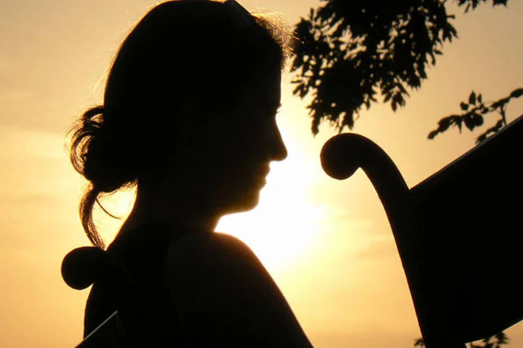 Estudos mostram que sorrir aumenta a felicidade, acalma e potencializa a meditação (Freeimages)