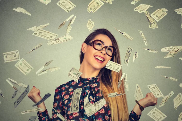 
	Dinheiro: franquias cresceram de 36,6%, em 2015, para 40% este ano em termos de presen&ccedil;a nos munic&iacute;pios, diz ABF
 (Thinkstock/SIphotography)