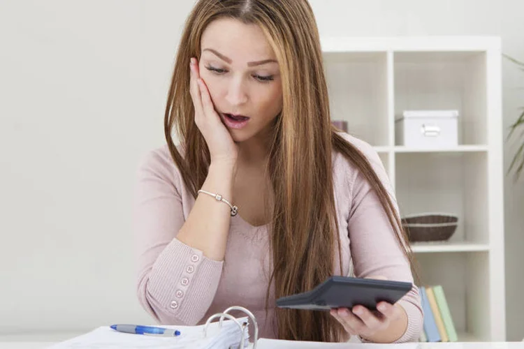 Surpresa: Após um ano, dívida no rotativo do cartão chega a ficar sete vezes maior (Thinkstock/AndreyPopov)