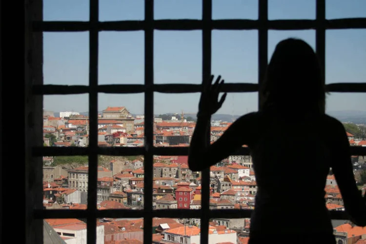 Mulher presa: população carcerária feminina aumenta a velocidade muito maior que o ritmo observado entre homens, mostra levantamento do pelo Institute for Criminal Policy and Research (Pedro Nogueira/ThinkStock)