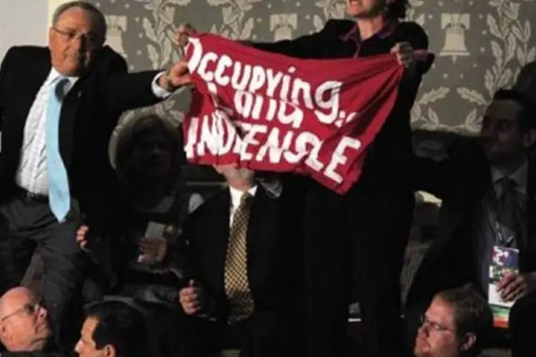 Mulher protesta no Congresso americano durante discurso de Benjamin Netanyahu (Saul Loeb/AFP)
