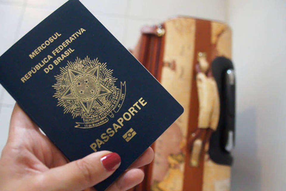 PF começa a entregar passaportes atrasados em São Paulo